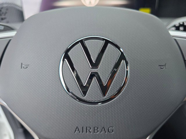 New 2025 Volkswagen Tiguan SE R-Line image 39