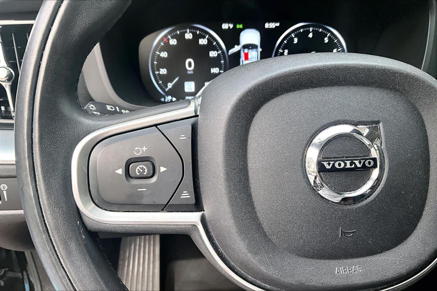 Used 2018 Volvo XC60 T6 Momentum w/ Convenience Package AWD/4WD image 23