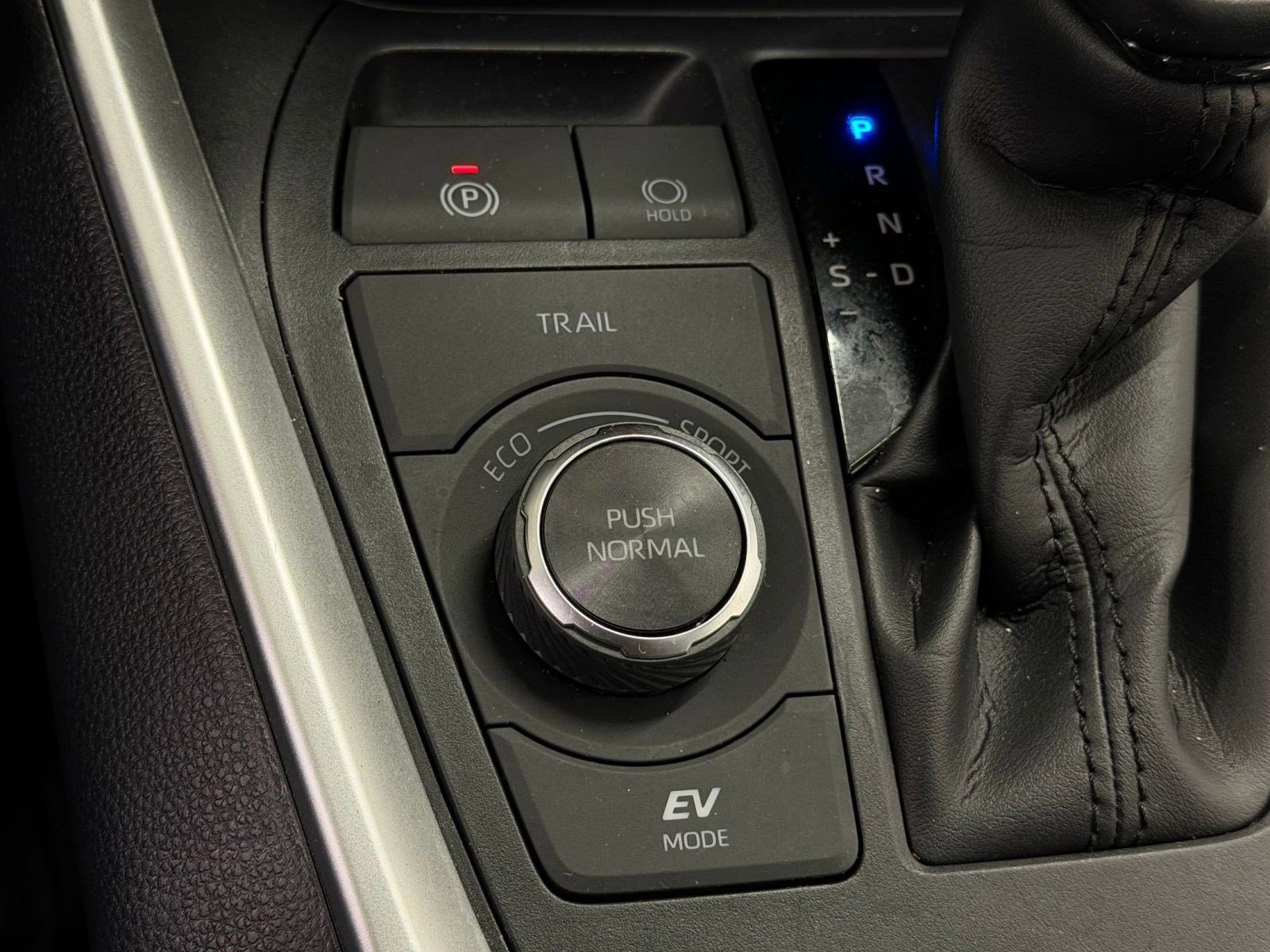 Used 2022 Toyota RAV4 XLE Premium image 30