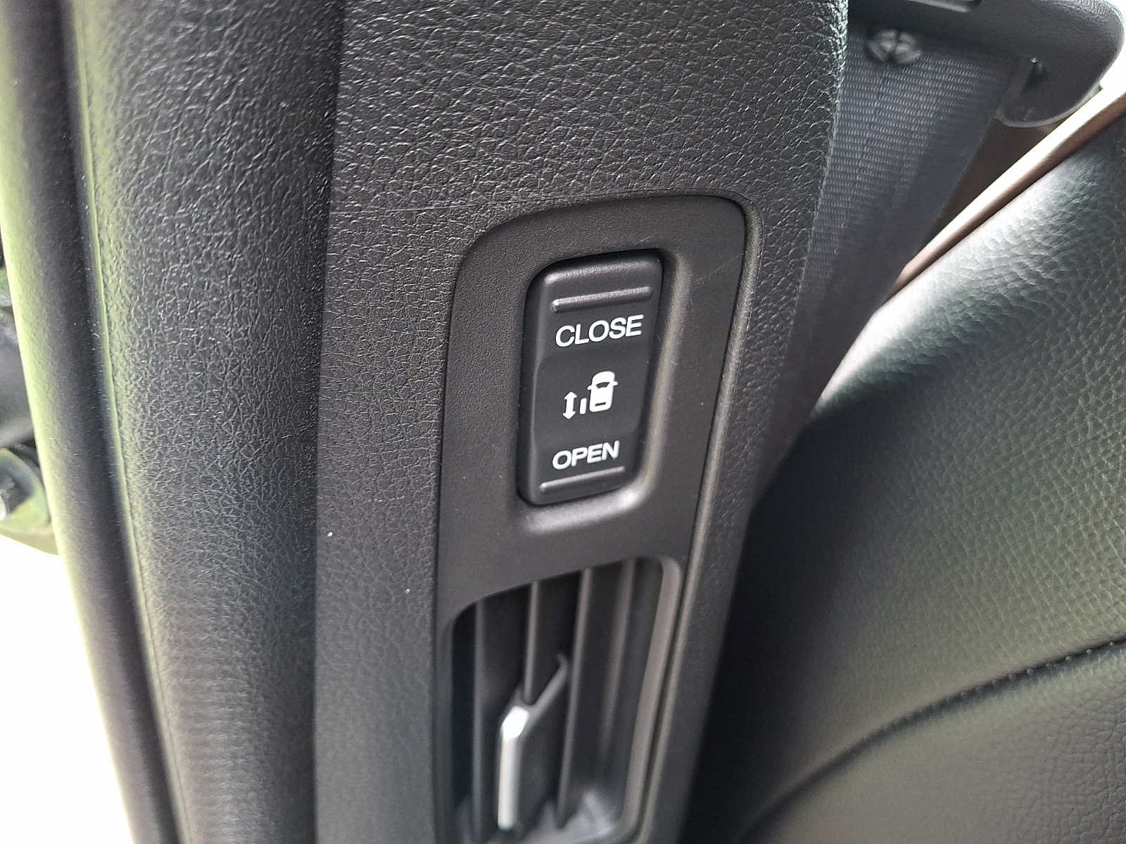 Used 2025 Honda Odyssey Elite image 11