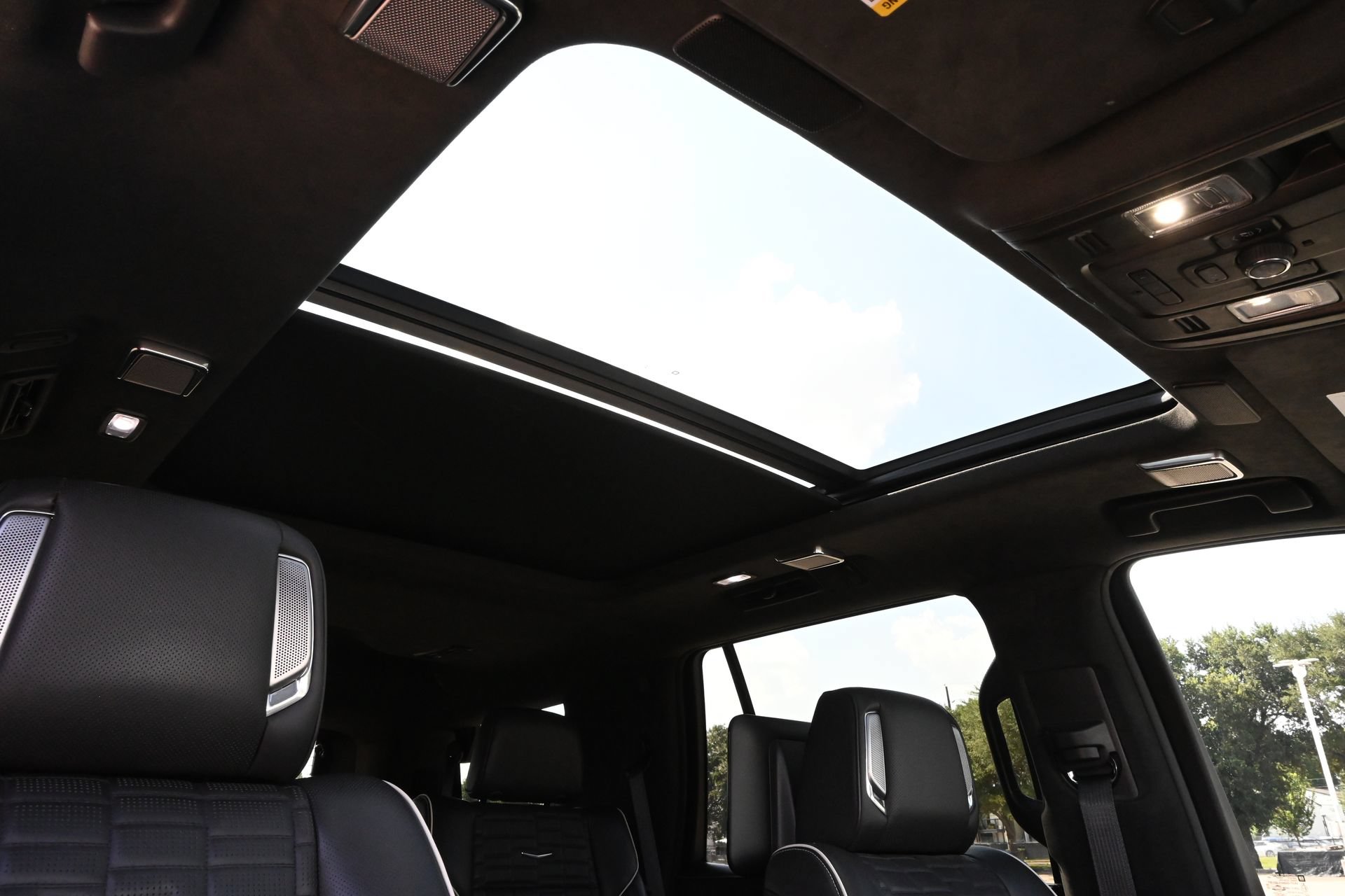 Used 2021 Cadillac Escalade Premium Luxury Platinum AWD/4WD image 27