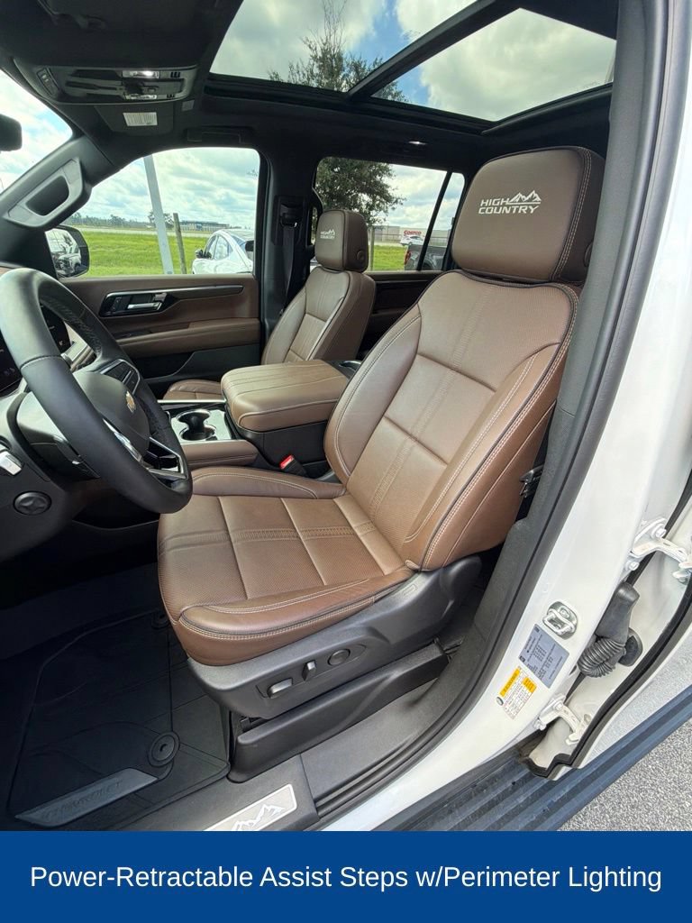 Used 2025 Chevrolet Suburban High Country RWD image 10