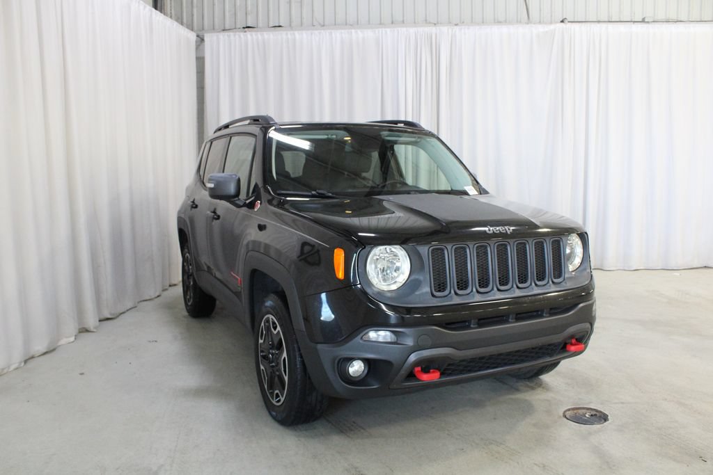 Used 2016 Jeep Renegade Trailhawk w/ Premium Trailhawk Package AWD/4WD image 36