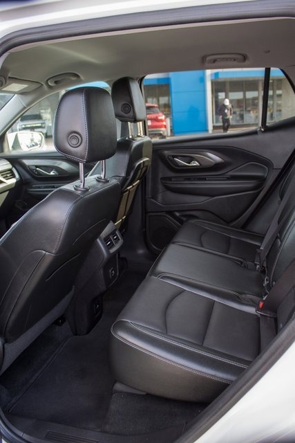 Used 2024 GMC Terrain SLT image 12