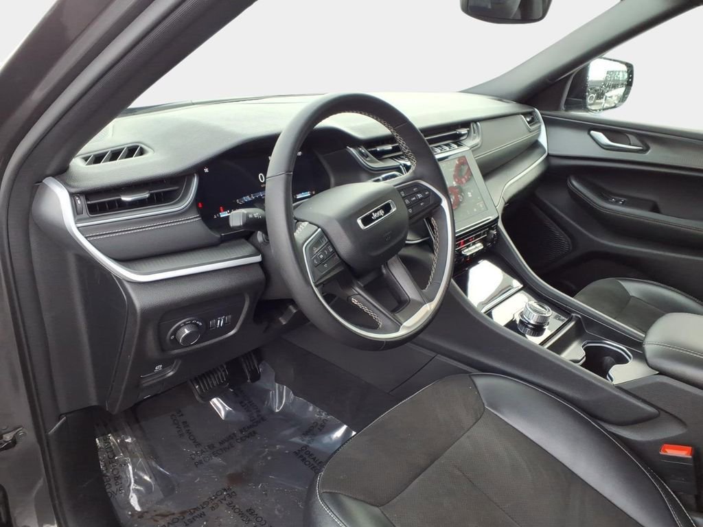 Certified 2024 Jeep Grand Cherokee L Laredo image 11