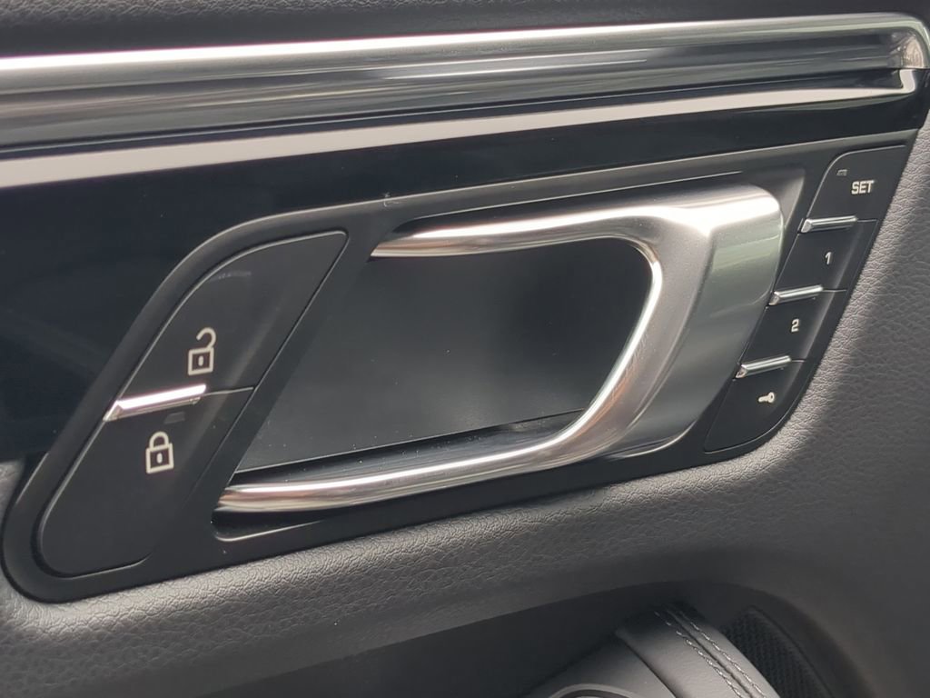 New 2026 Porsche Macan Turbo image 26