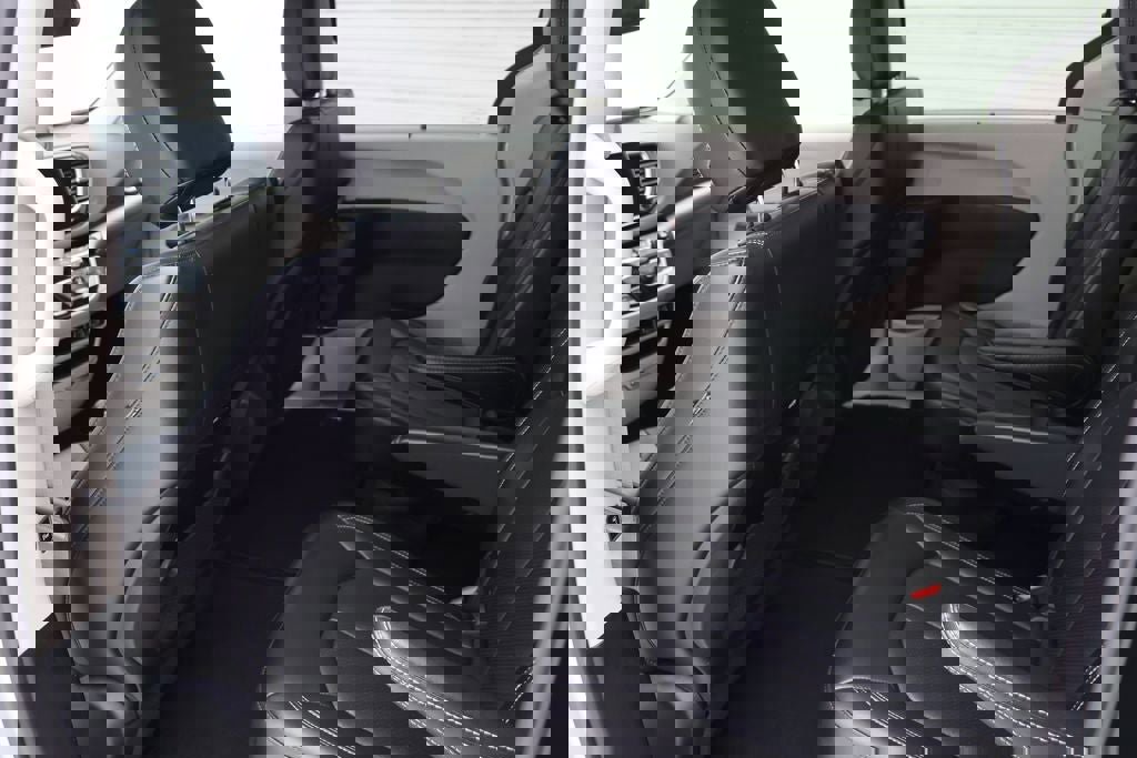 Used 2024 Chrysler Pacifica Touring-L image 12