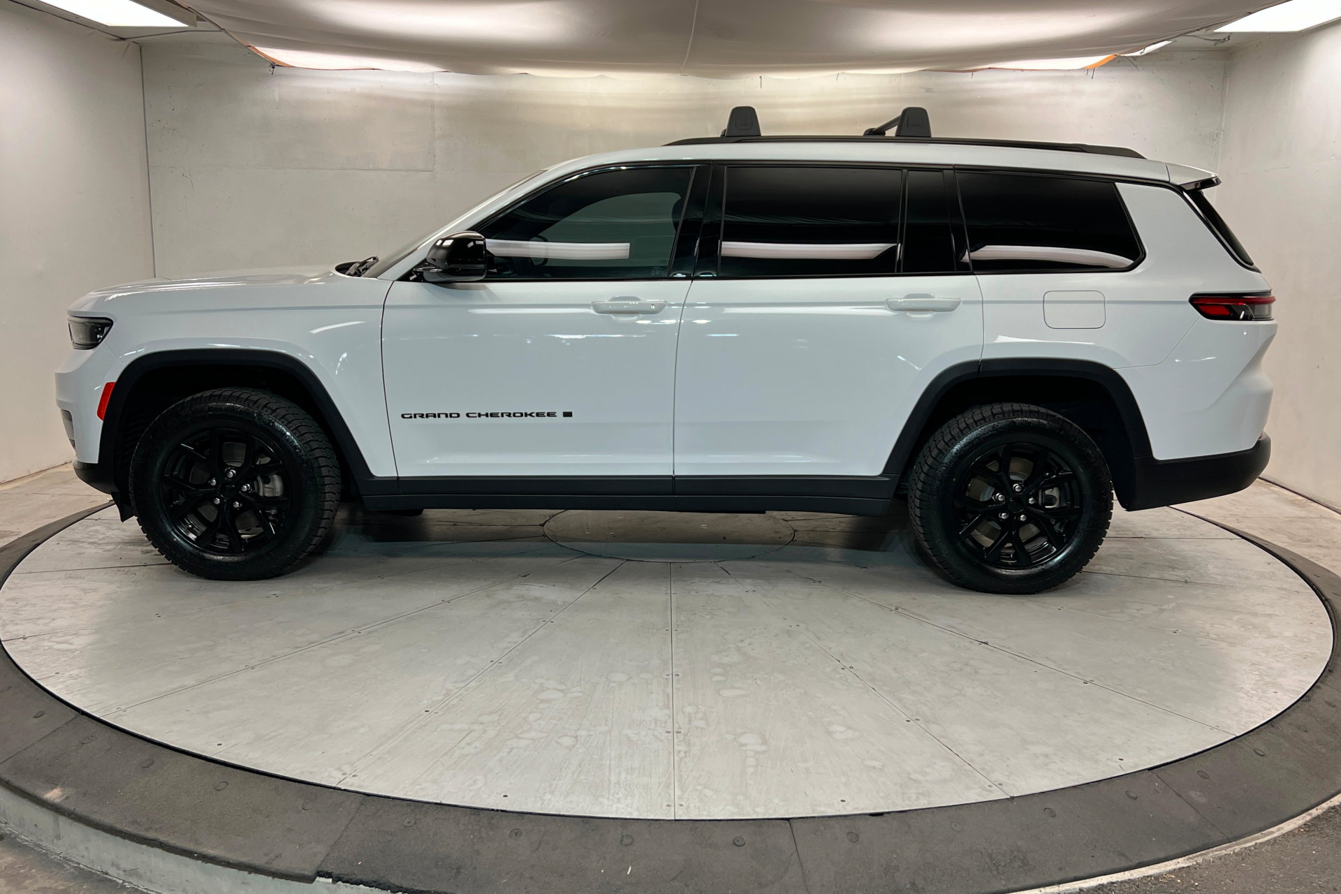 Certified 2024 Jeep Grand Cherokee L Laredo AWD/4WD image 2