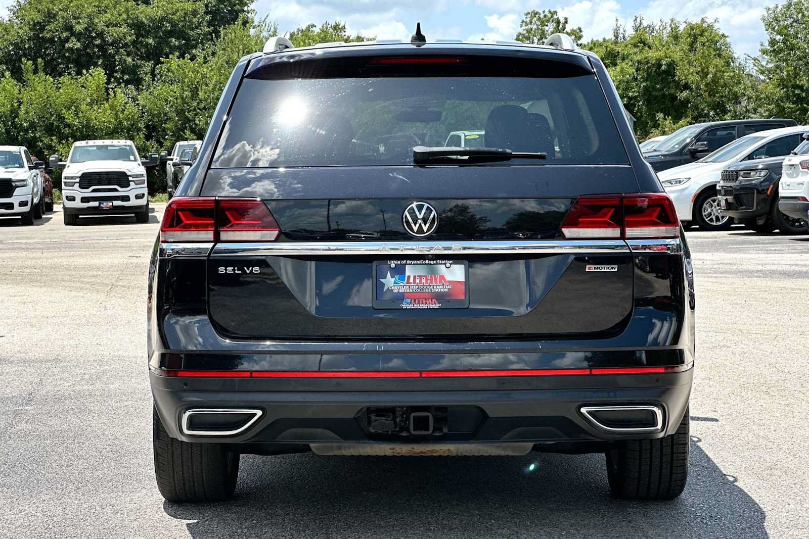 Used 2021 Volkswagen Atlas SEL AWD/4WD image 14