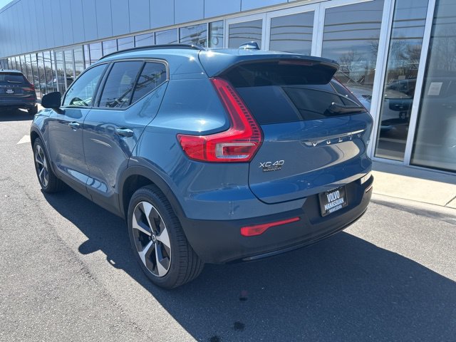 Used 2025 Volvo XC40 B5 Plus AWD/4WD image 3