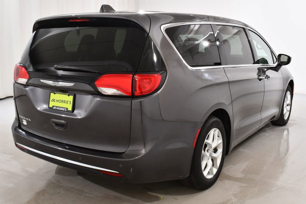 Used 2018 Chrysler Pacifica Touring Plus w/ Tire & Wheel Group FWD image 12
