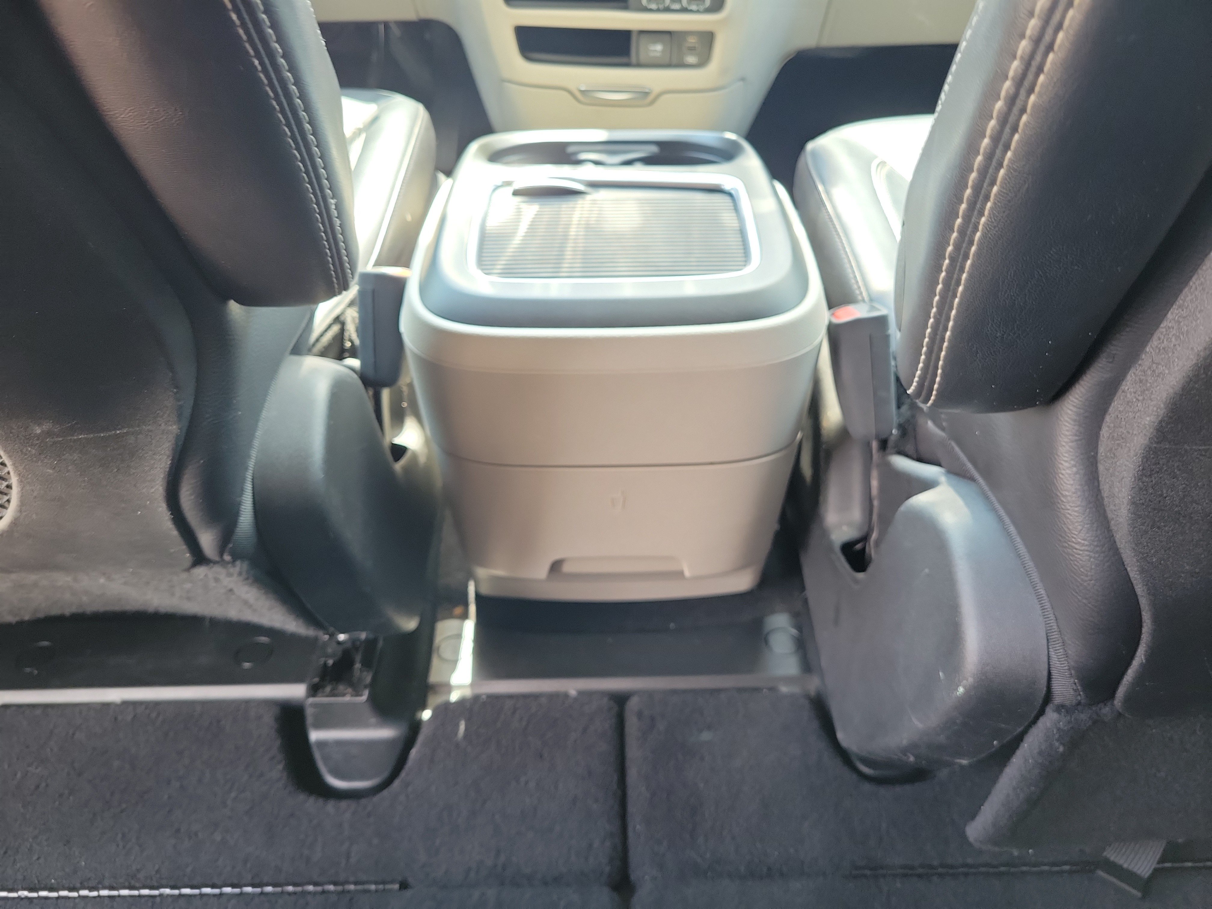 Used 2022 Chrysler Pacifica Touring-L FWD image 11
