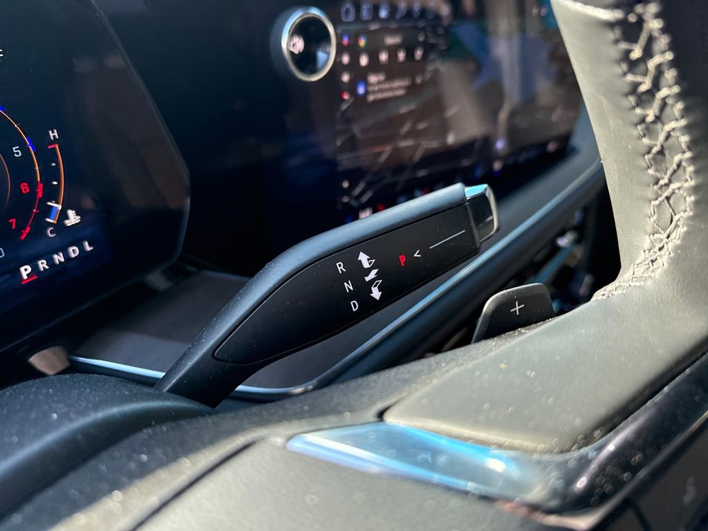 Used 2025 Chevrolet Suburban High Country image 30