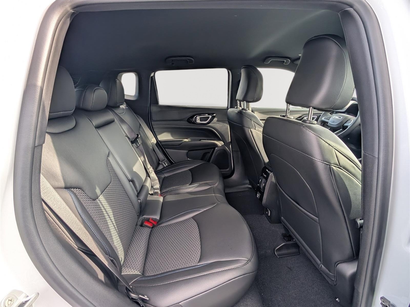 New 2026 Jeep Compass Latitude AWD/4WD image 7