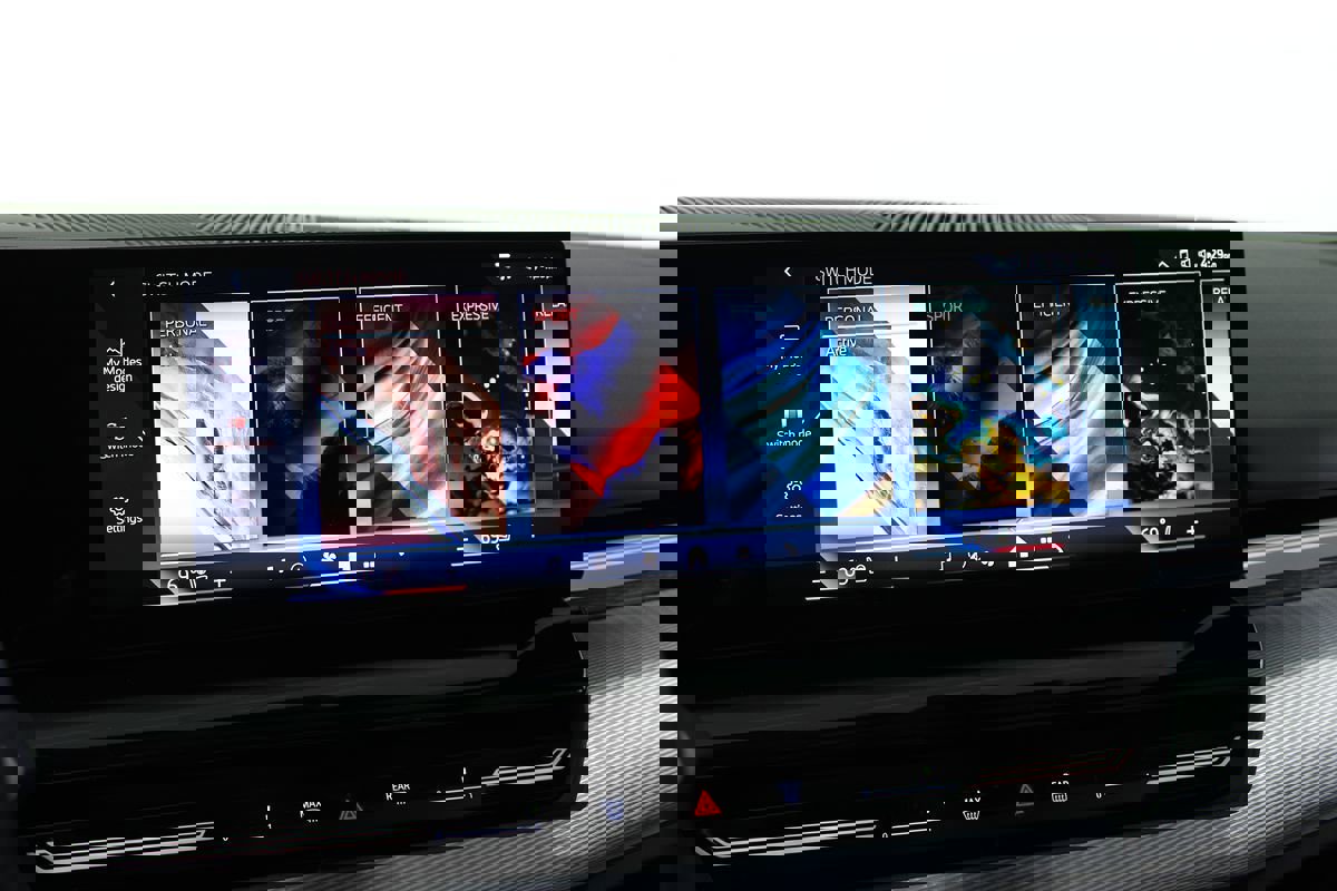 Used 2024 BMW 530i w/ M Sport Package image 25