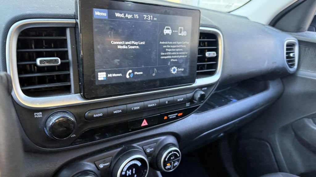 Used 2020 Hyundai Venue SEL FWD image 4