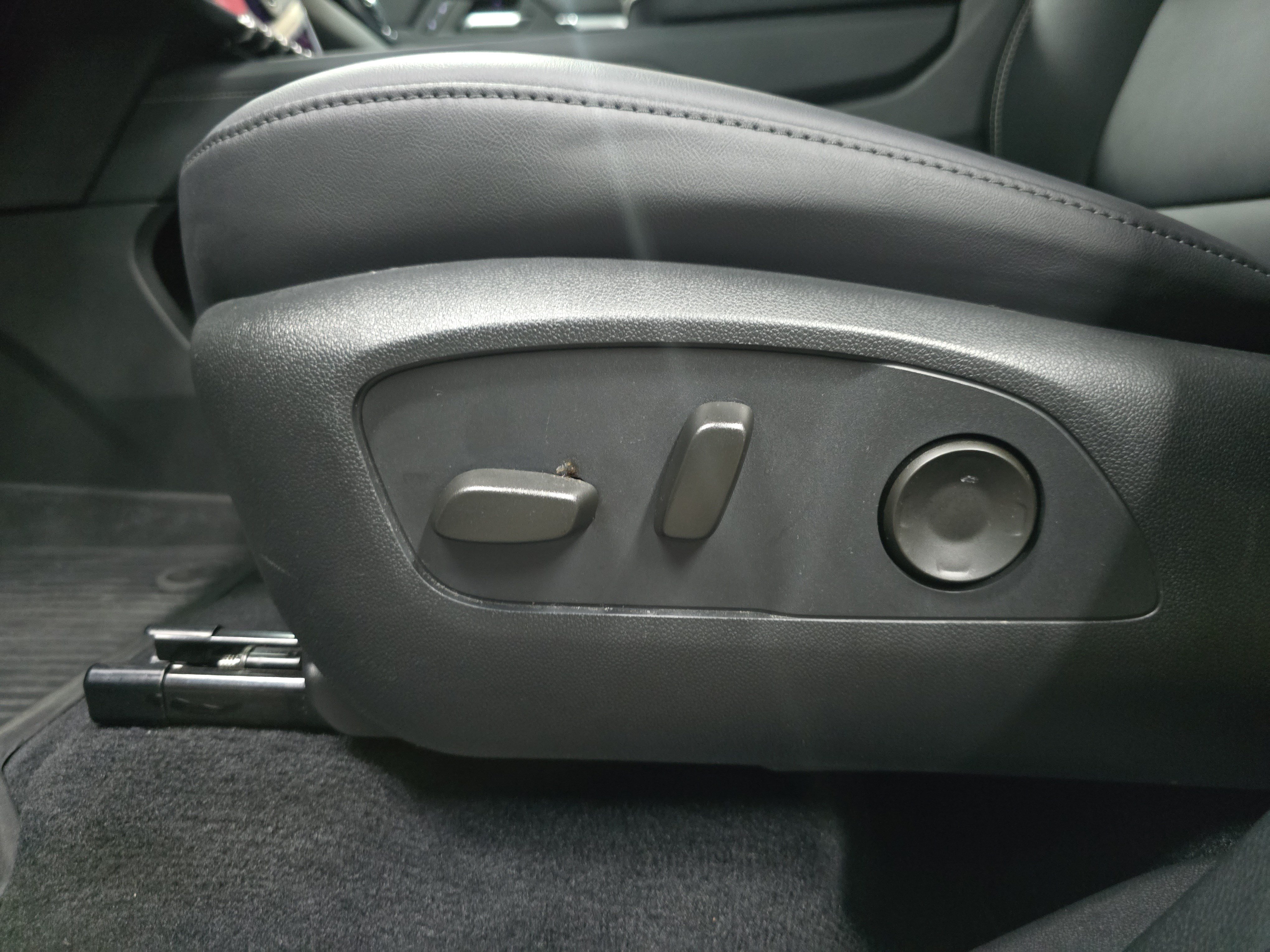 Used 2024 GMC Acadia Elevation FWD image 29