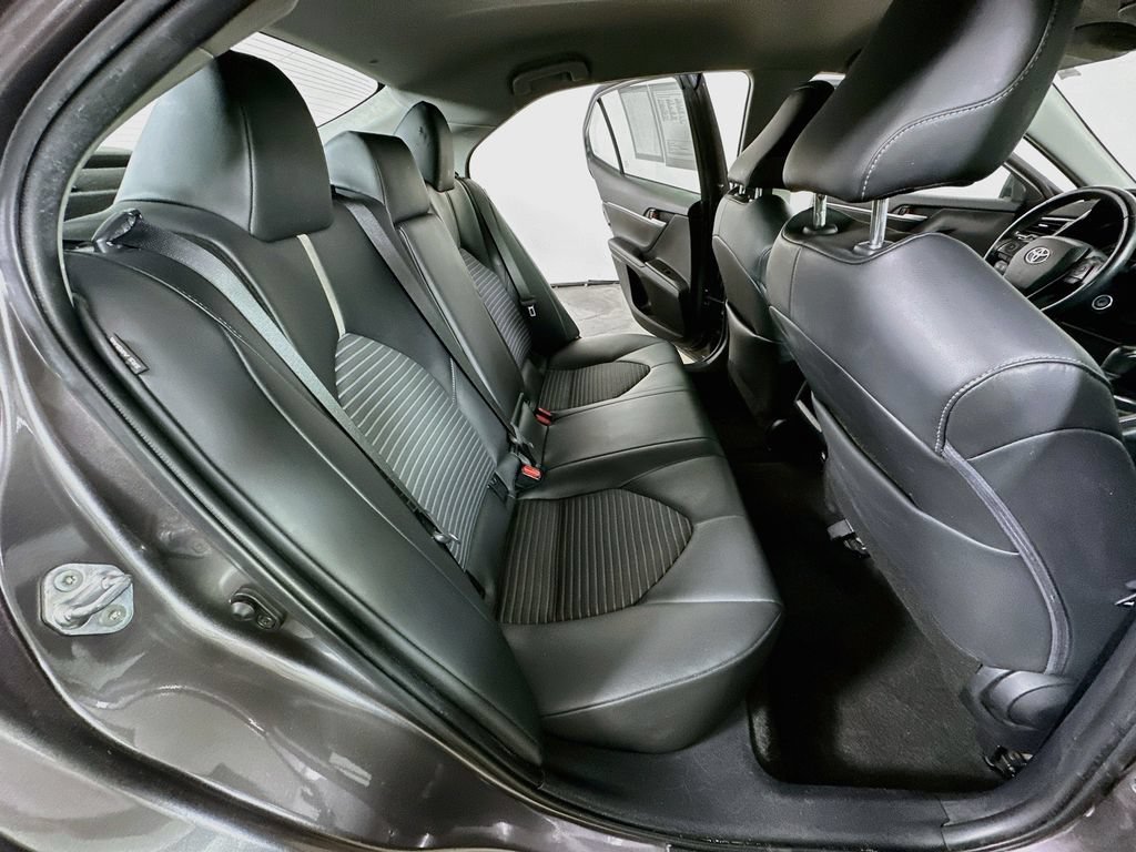 Used 2023 Toyota Camry SE FWD image 11