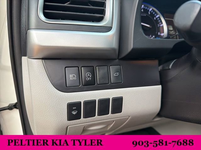 Used 2019 Toyota Highlander SE image 17