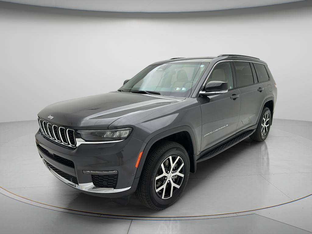 Used 2025 Jeep Grand Cherokee L Limited w/ Luxury Tech Group II AWD/4WD image 3