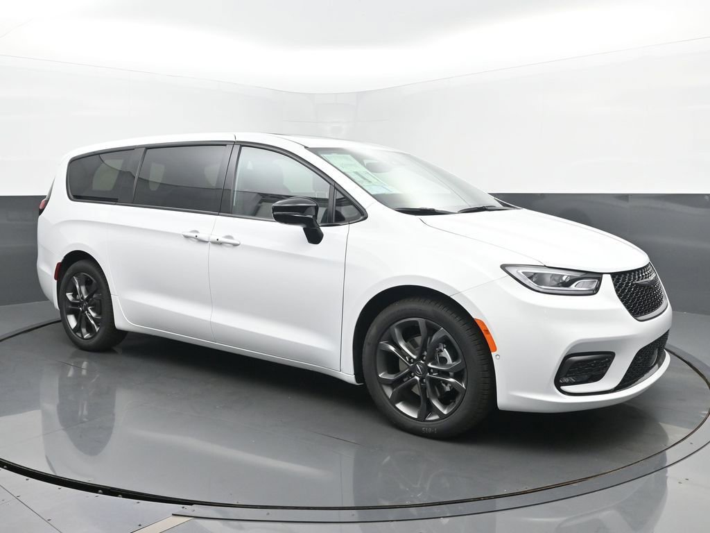 New 2026 Chrysler Pacifica Select image 7