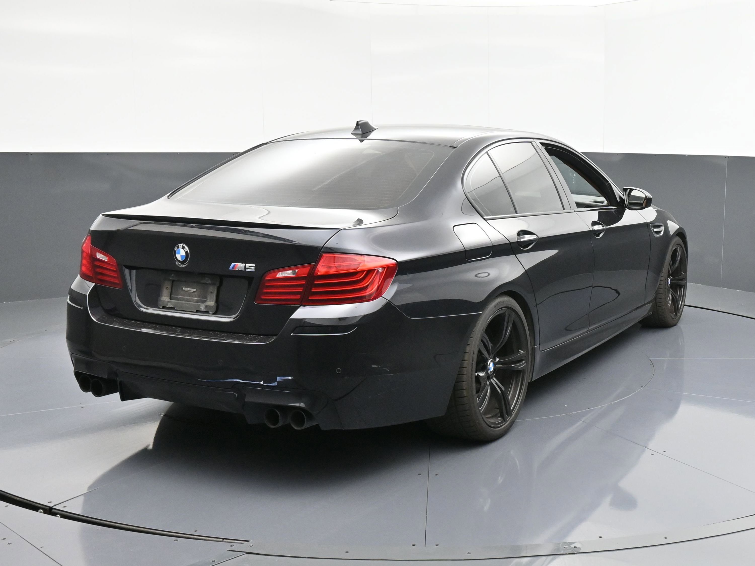 Used 2015 BMW M5 image 8