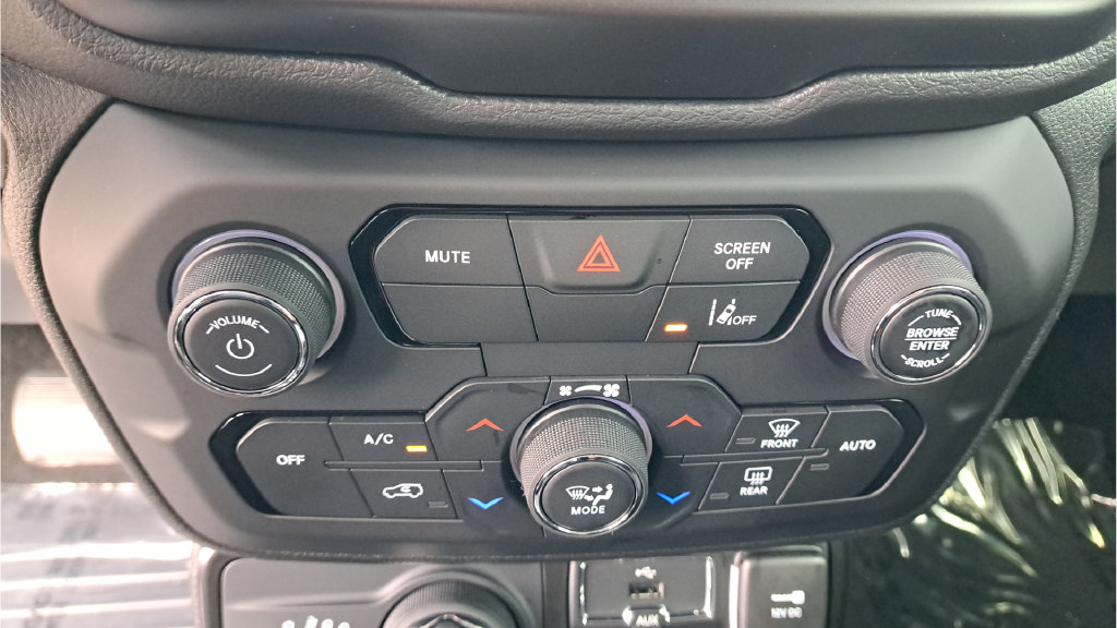 Used 2023 Jeep Renegade Latitude AWD/4WD image 21