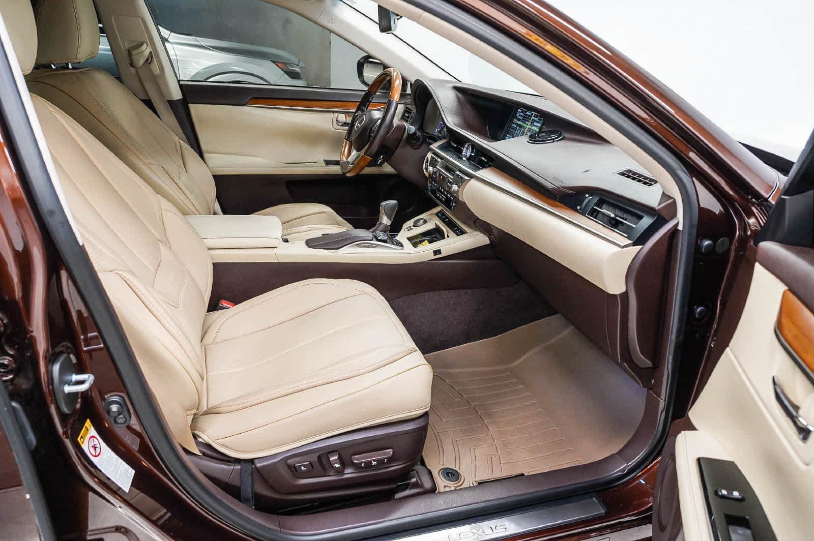 Used 2017 Lexus ES 300h w/ Navigation System Package FWD image 17