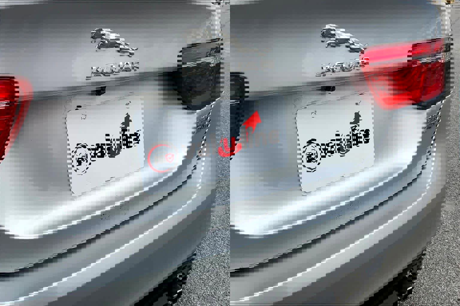 Used 2018 Jaguar XE Premium image 9