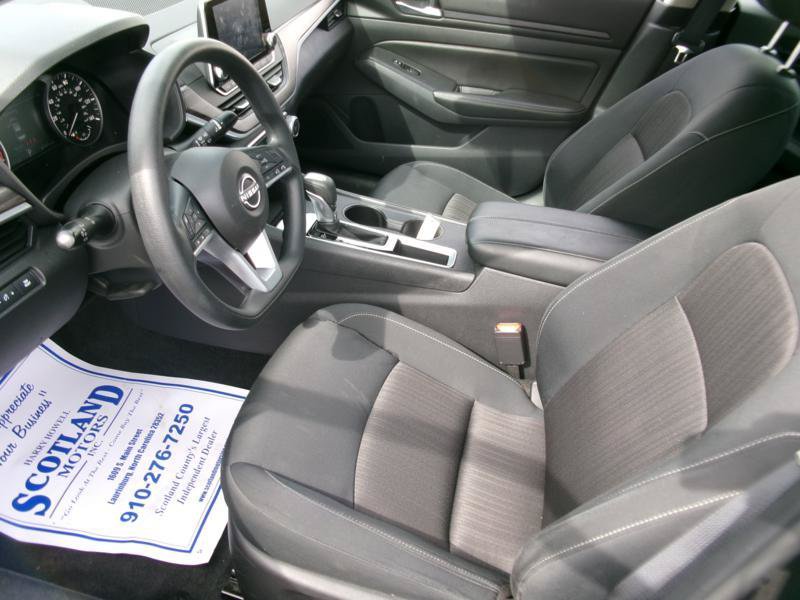Used 2025 Nissan Altima 2.5 SV FWD image 13