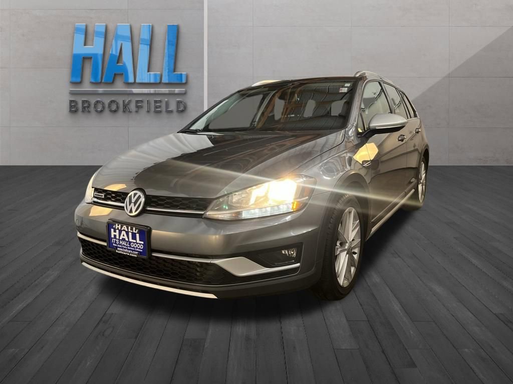 Used 2019 Volkswagen Golf Alltrack S image 1