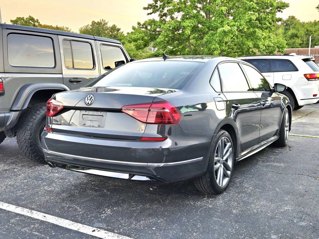 Used 2018 Volkswagen Passat 2.0T S FWD image 2