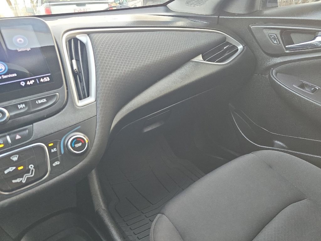 Used 2021 Chevrolet Malibu RS image 32