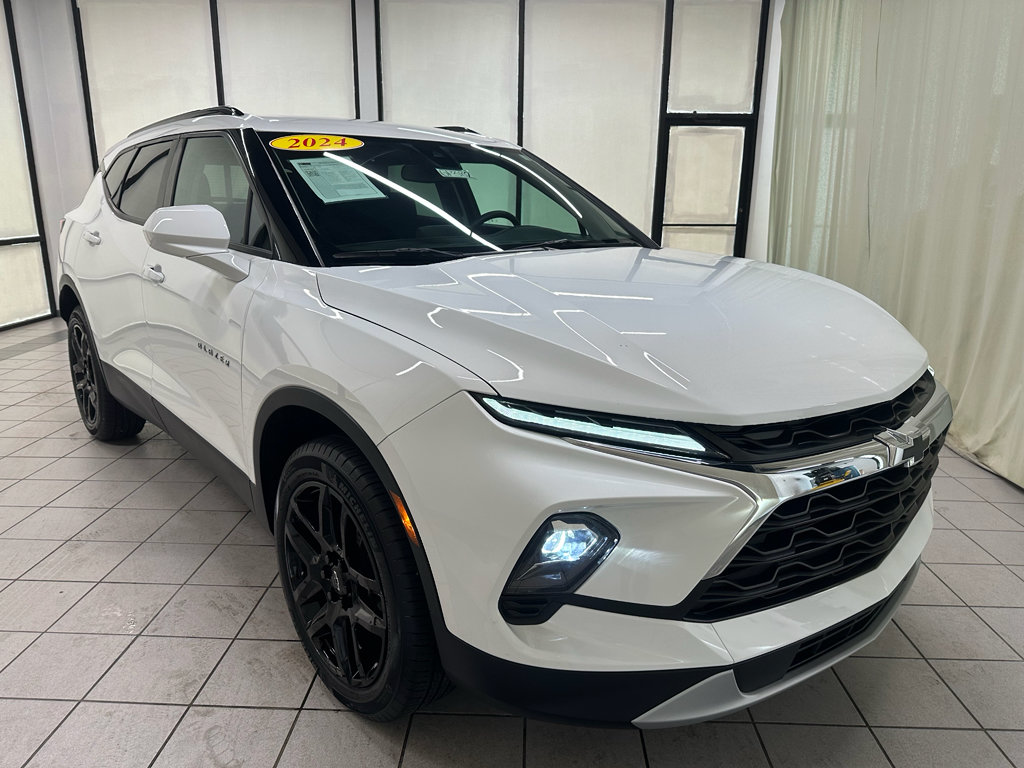 Used 2024 Chevrolet Blazer LT w/ Convenience Package AWD/4WD image 2