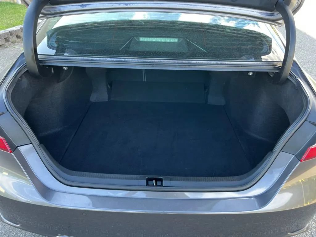 Used 2018 Toyota Camry XSE FWD image 21