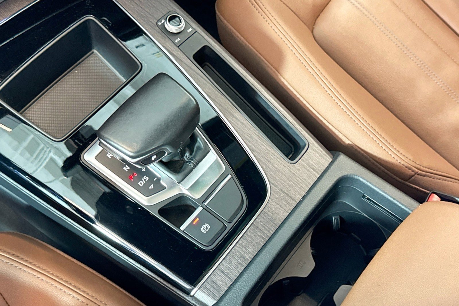 Used 2022 Audi Q5 2.0T Premium w/ Convenience Package image 16