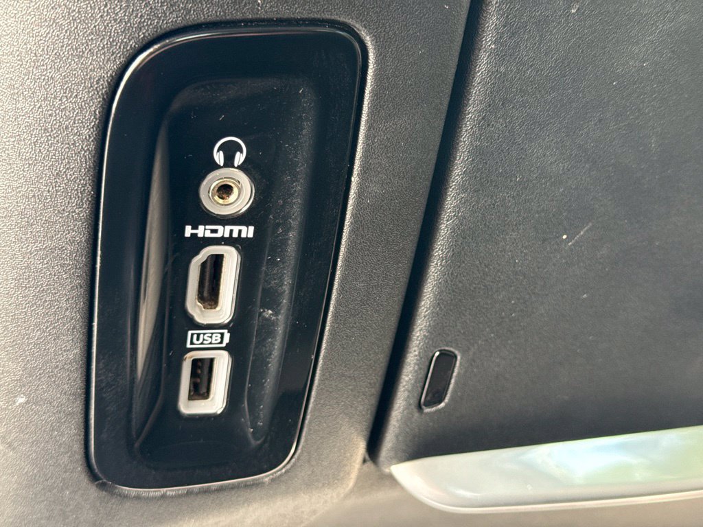 Used 2021 Chrysler Pacifica Touring-L w/ Uconnect Theater Family Group AWD/4WD image 14