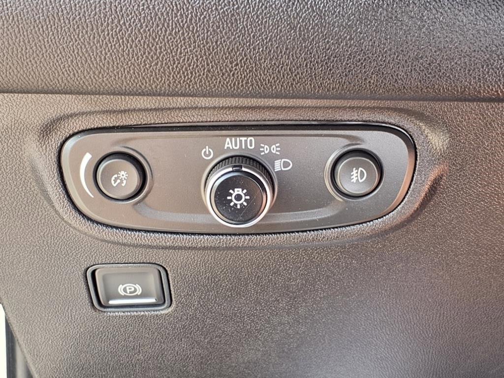 Used 2023 GMC Terrain SLT w/ Elevation Edition image 16