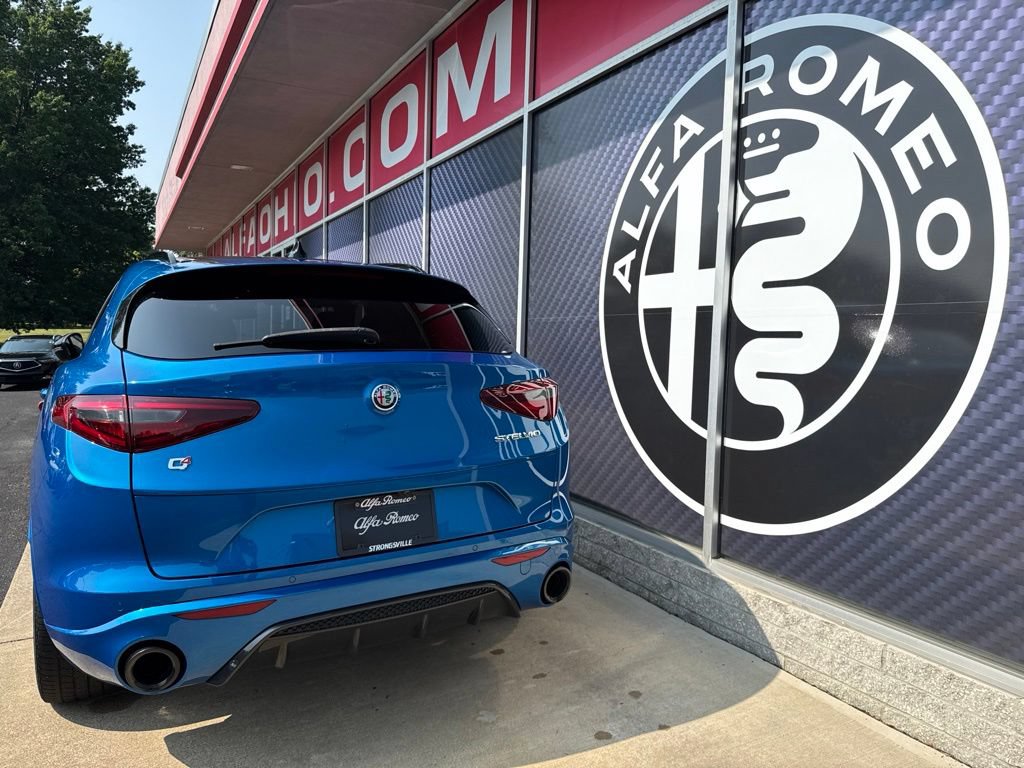 Used 2023 Alfa Romeo Stelvio Veloce AWD/4WD image 12