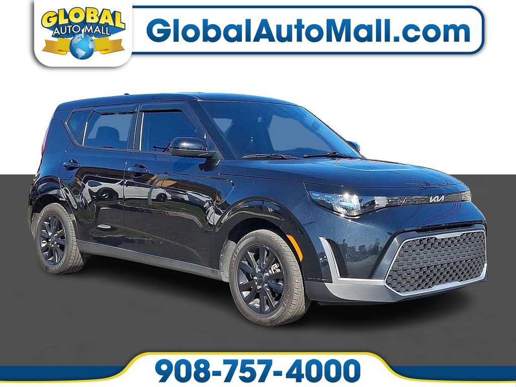 Used 2023 Kia Soul LX image 1