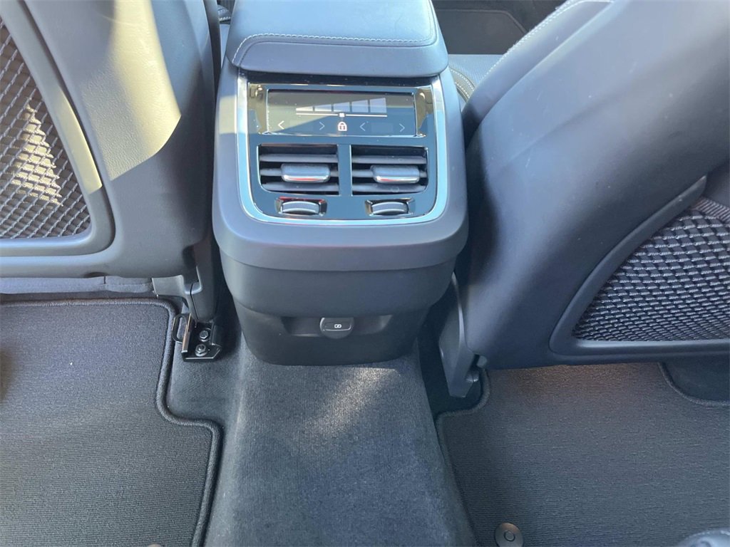 Used 2023 Volvo XC60 B5 Ultimate image 17