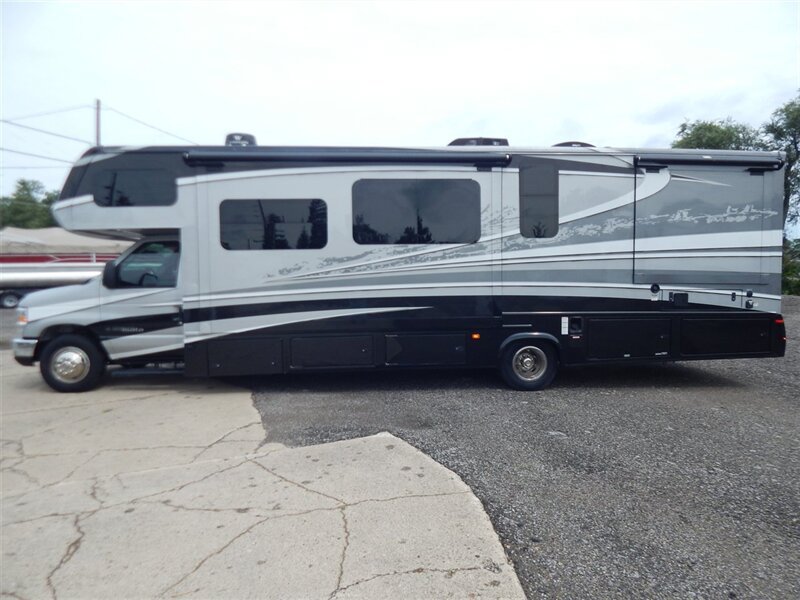 Used 2018 Ford E-450 and Econoline 450 Super Duty w/ Motorhome Prep Package RWD video 1