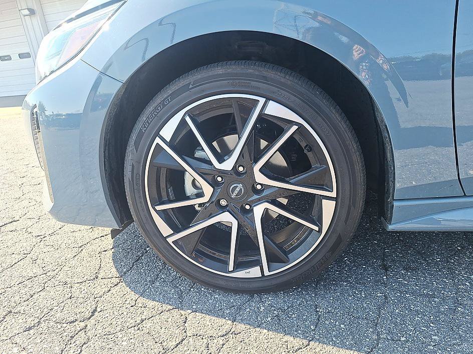 Certified 2024 Nissan Sentra SR w/ Lighting Package FWD image 8