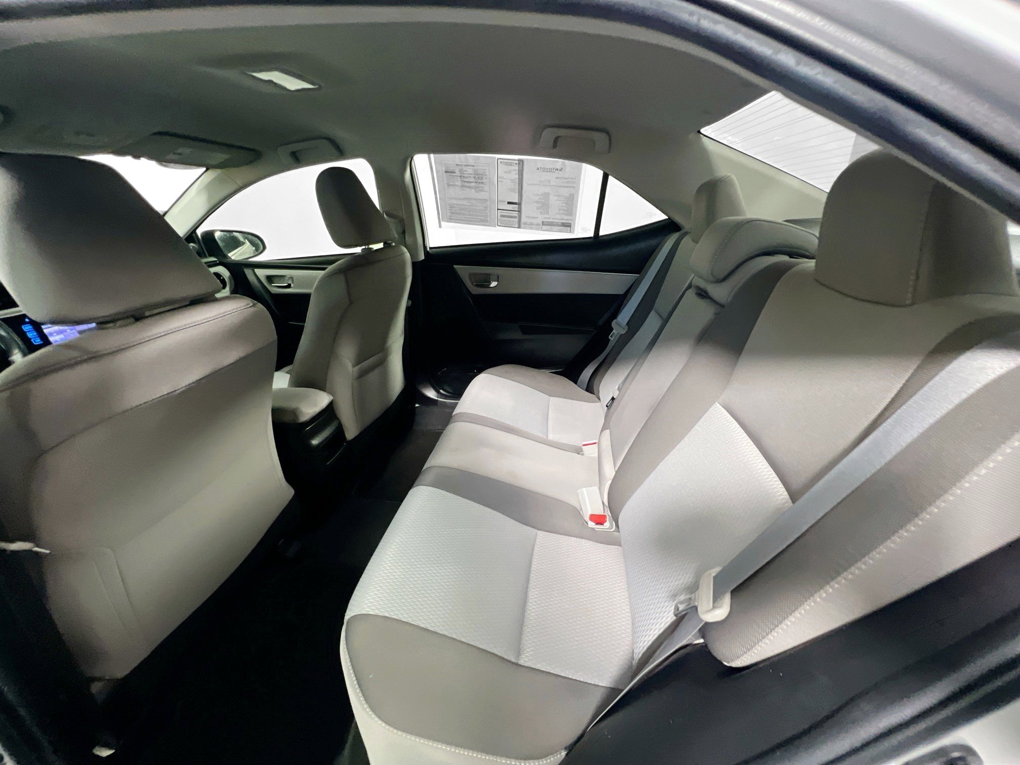 Used 2018 Toyota Corolla LE FWD image 28