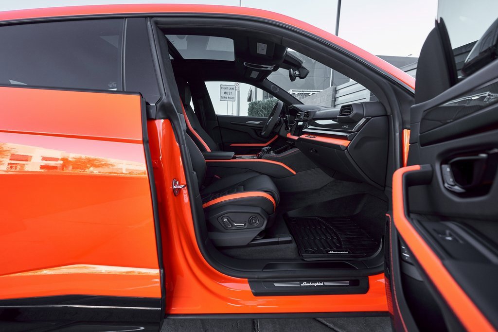 Used 2025 Lamborghini Urus SE image 23