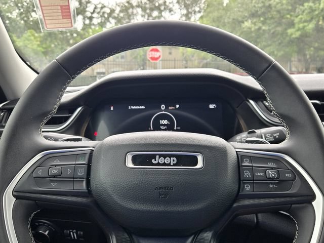 Used 2023 Jeep Grand Cherokee Laredo X AWD/4WD image 23