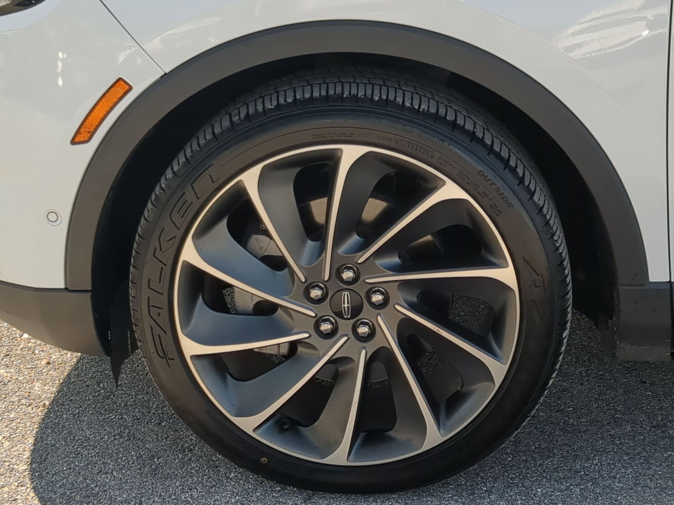 Used 2021 Lincoln Nautilus Reserve w/ Equipment Group 201A FWD image 9