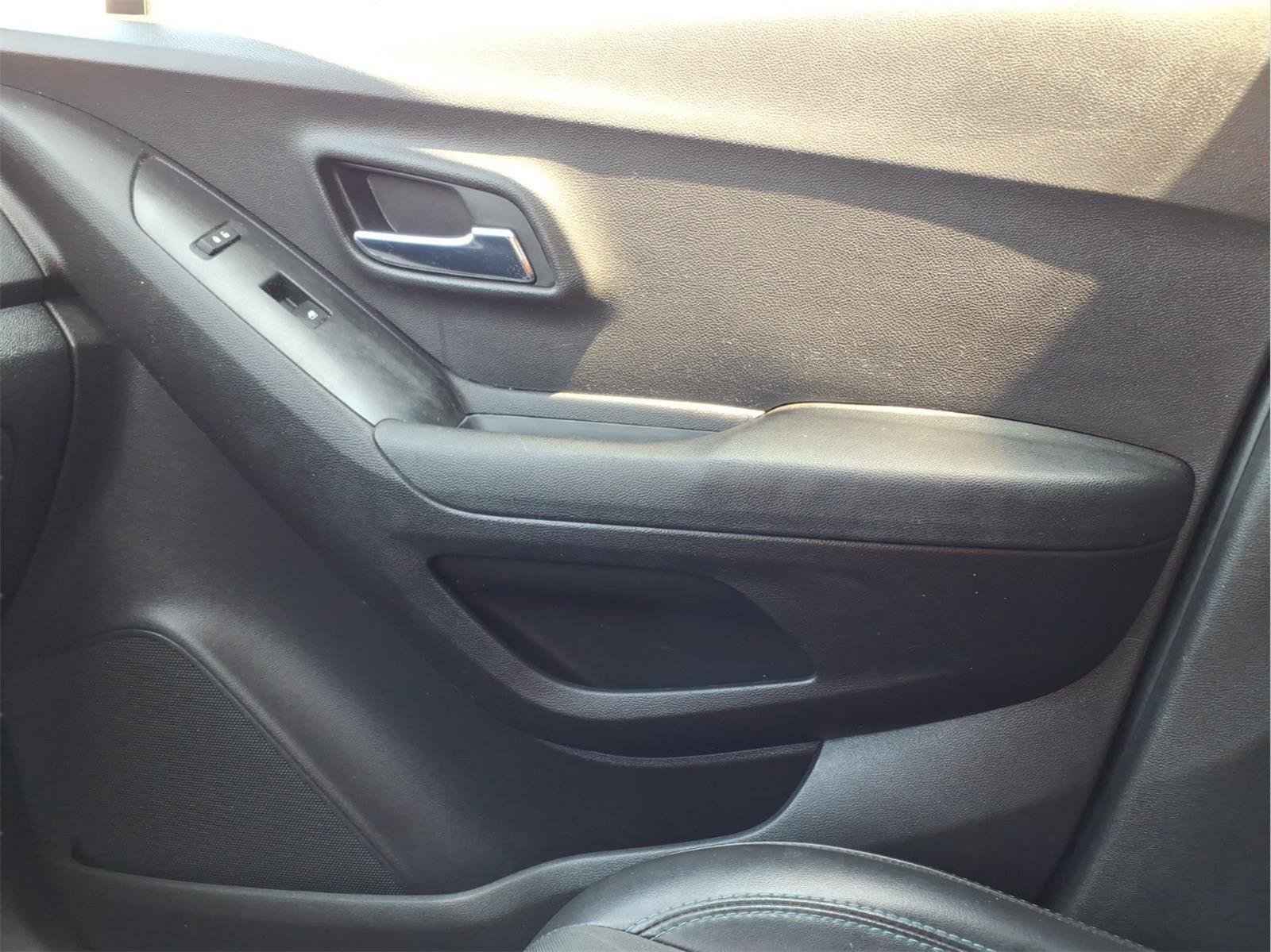 Used 2016 Chevrolet Trax LT w/ LT Convenience Package FWD image 25