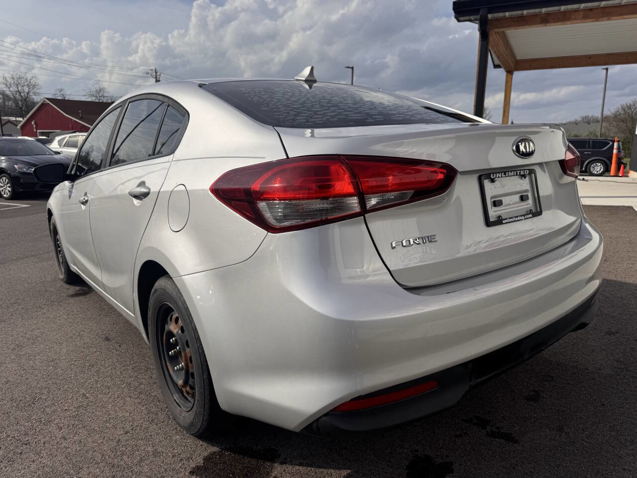 Used 2017 Kia Forte LX image 10