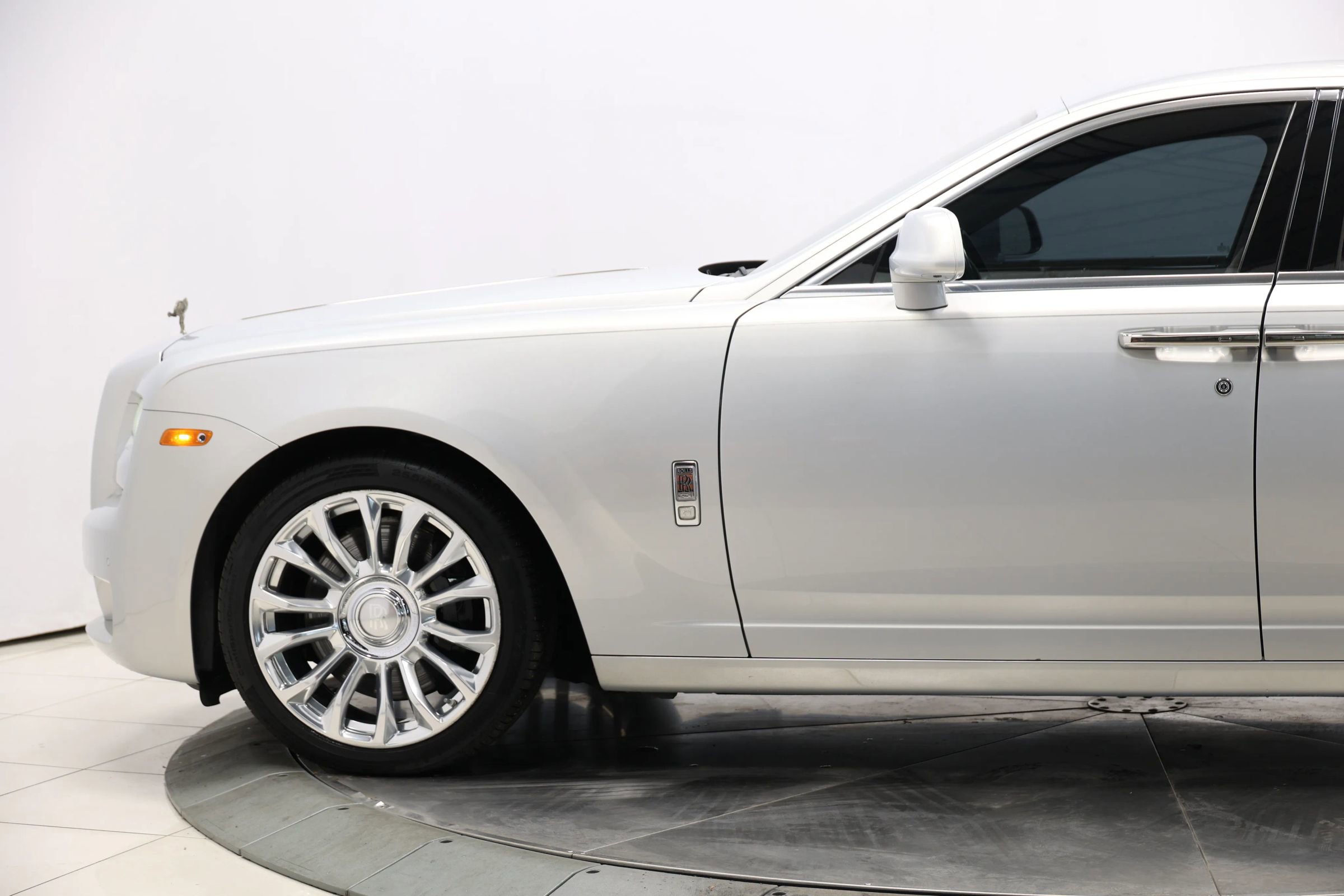 Used 2019 Rolls-Royce Ghost image 11